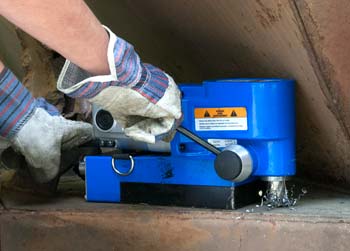 HMD130 mag drill drilling in a tight space